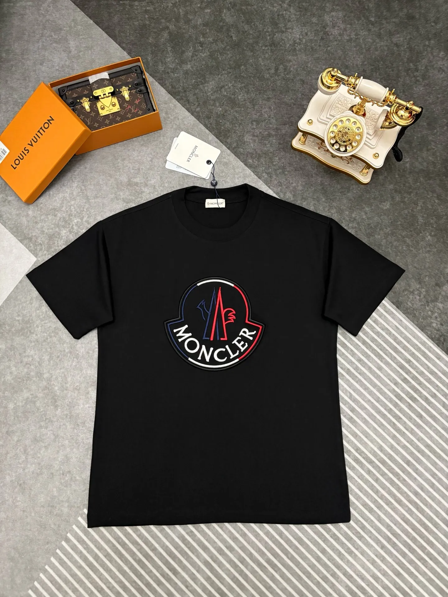 P135💰 MONCLER T 【 Moncler ， 】 New Arrival ， Premium Versatile ， Same Style MONCLER ， T ， ， ， ！ ， ， ， ， ， ， ， ！！ 300 ， ， 。 ， 。 ， ， ！！ Sizes：S、M、L、XL、XXL